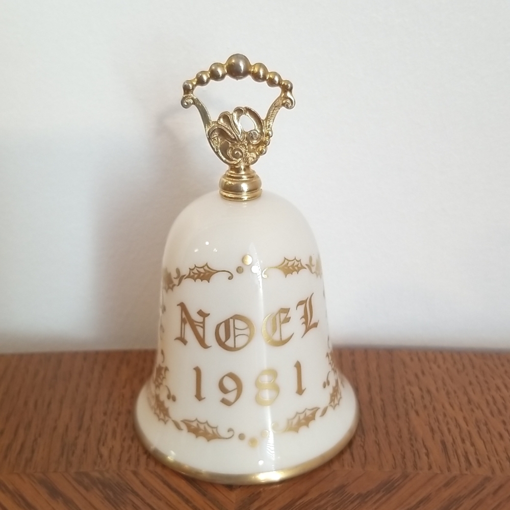 Gorham 1986 Noel Christmas Holiday Bell Courier and Ives Sleigh Ride in the Snow